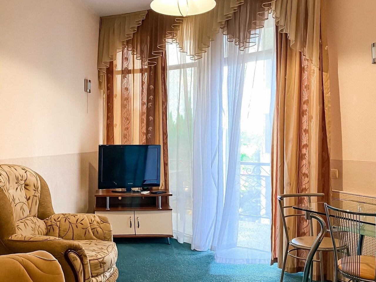 Гостиница Holiday Лазаревское